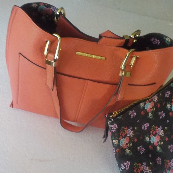 Steve Madden 2 Bag Tote Set - Picture 13 of 16